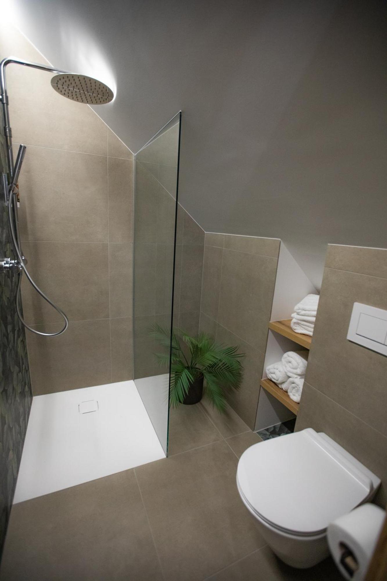 Hisa Trelc- Sobe Hotel Komenda Bagian luar foto